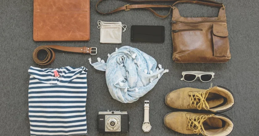 10 Things You Must Carry When Travelling