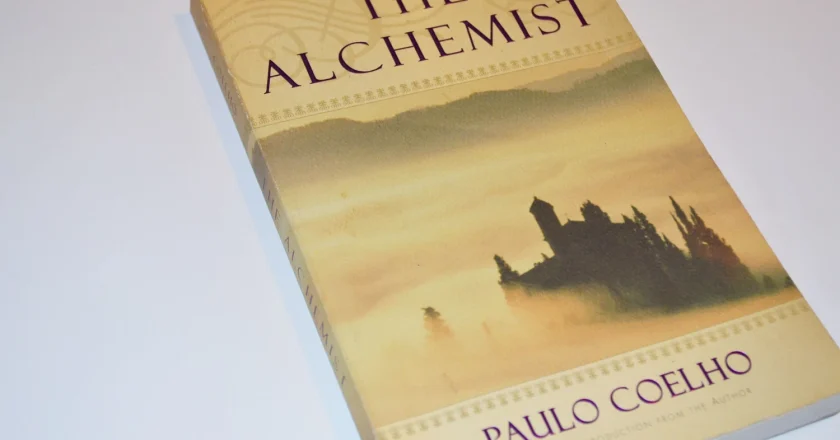 7 POWERFUL LIFE LESSONS YOU WILL LEARN FROM ‘THE ALCHEMIST’BY PAULO COELHO