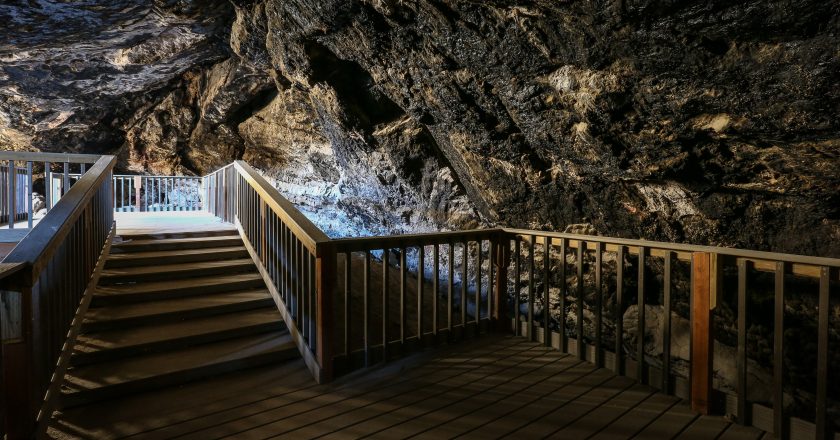 The Mystery of Lovelock Cave: Giant Skeletons, Legends, and Discoveries